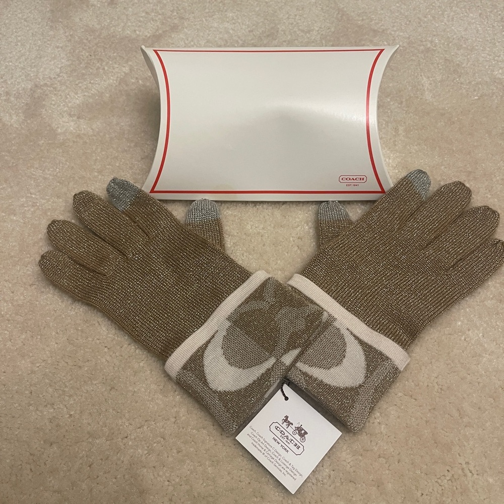 NWT Coach Tan Knit Gloves with Logo